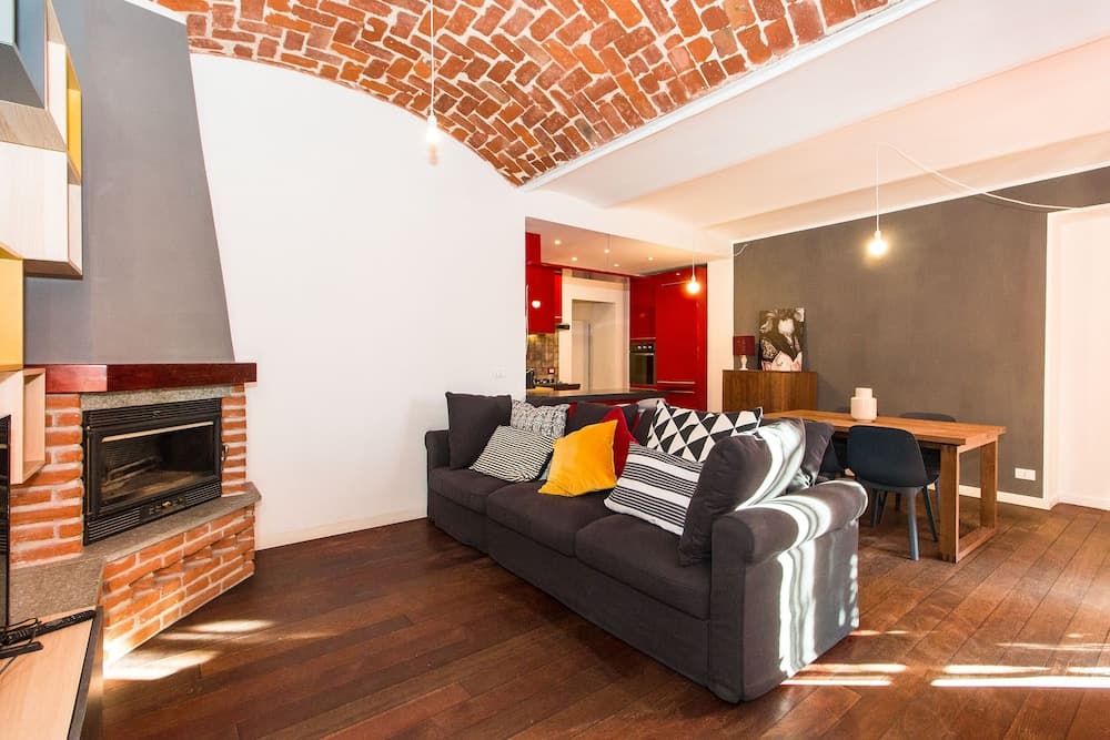 Colorful Statuto Square Design Apart