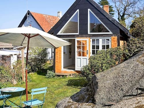 Vintage Holiday Home in Svaneke near Small Harbor