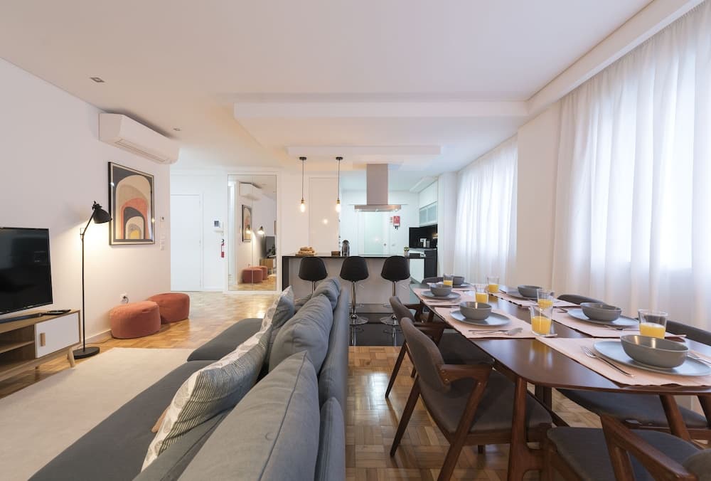 Bruno's Downtown Apartment