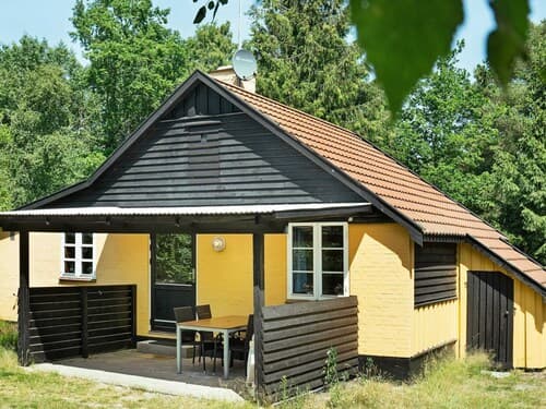 Vintage Holiday Home in NexÃ¸ Bornhol near Balka Beach