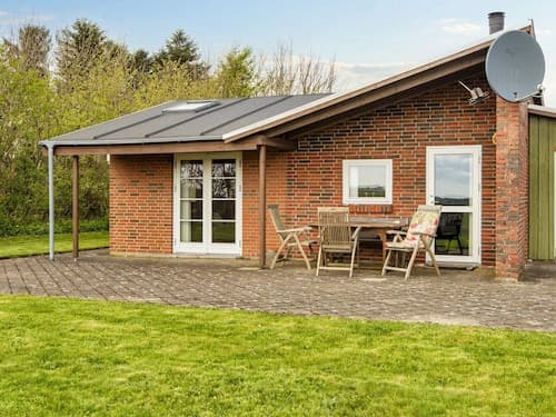 Vintage Holiday Home in Struer near Open Field