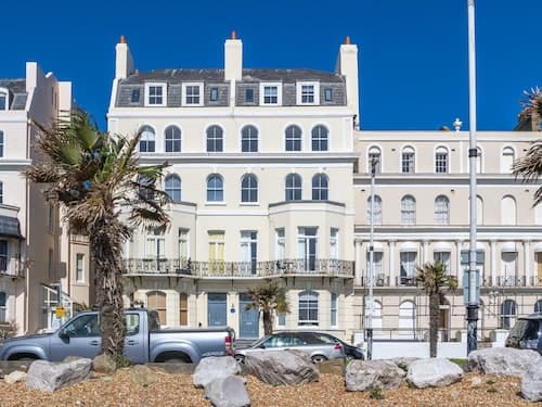 Apartment in Folkestone Near Sandgate Beach