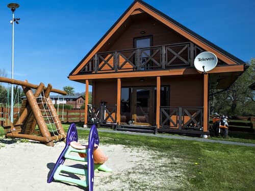 Lovely House Overlooking the Lake, Near the Sea, Ideal for 9 People