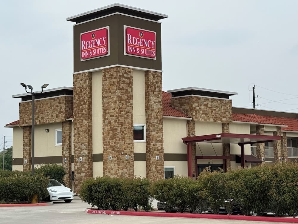 REGENCY INN AND SUITES