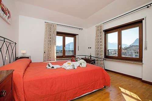Paulie Apartment