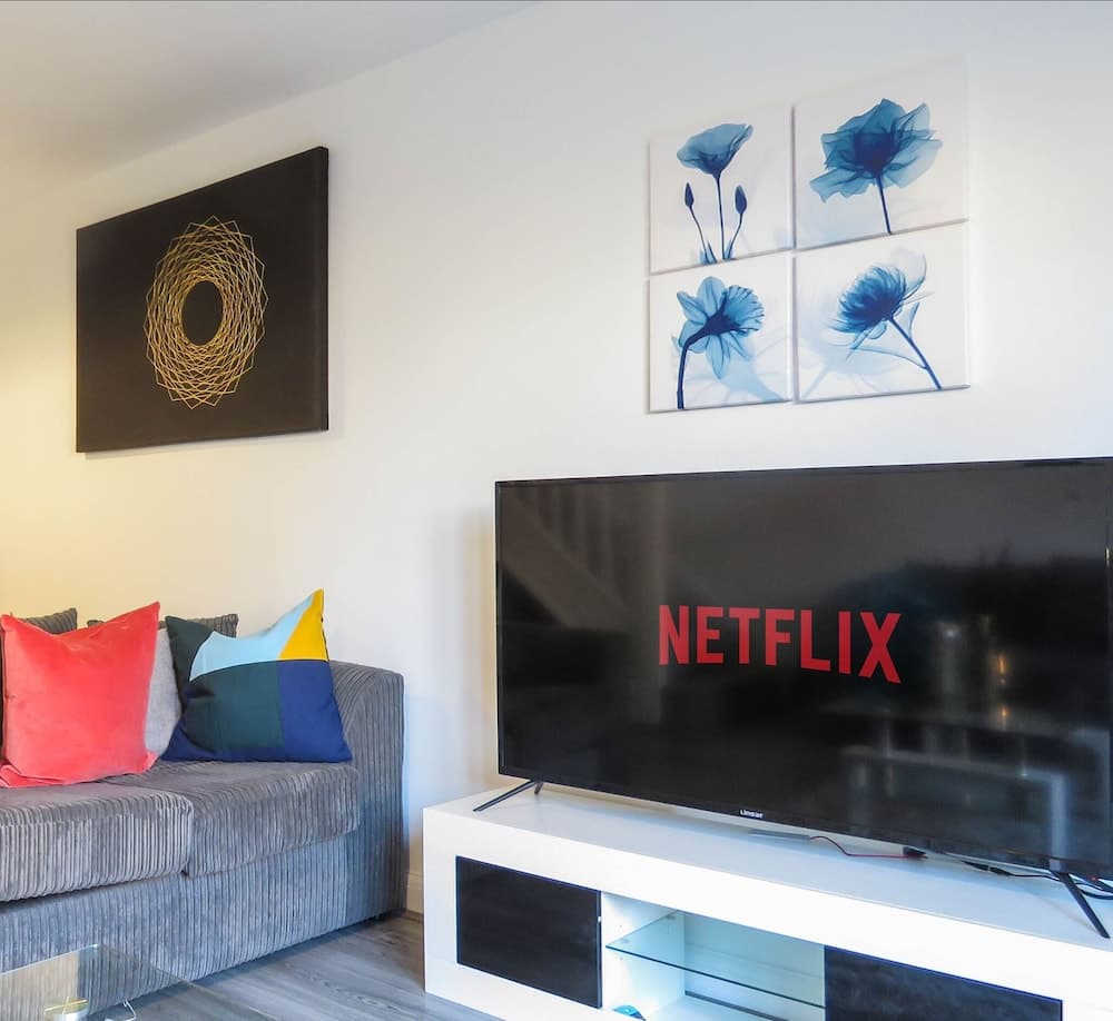 Tudors eSuites Birmingham House Private Garden Free Parking