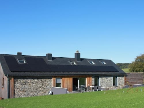 Luxury Cottage in Vaux-sur-Sûre with Hot Tub
