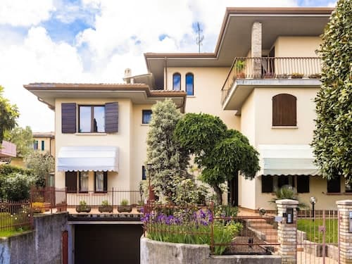 Cloistered Apartment in Sirmione near Lake