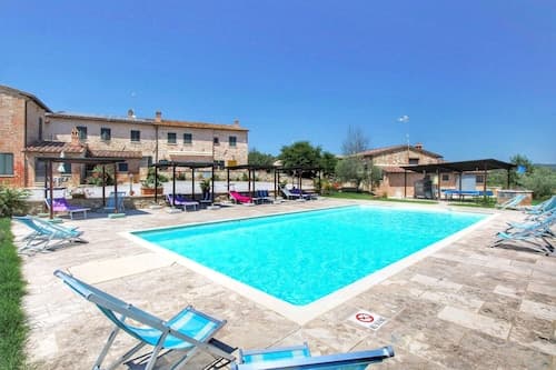 Cottage in Asciano With Pool and Terrace