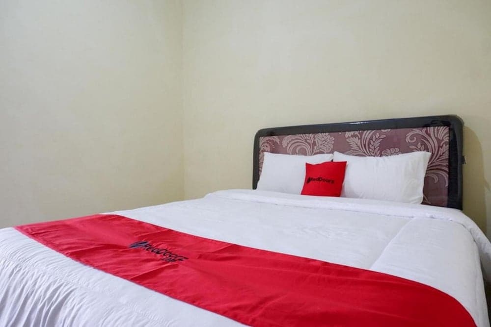 RedDoorz near Lippo Plaza Buton