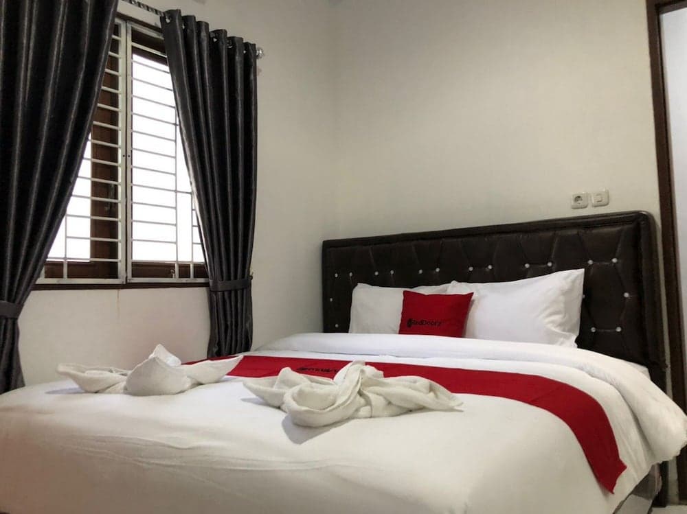 RedDoorz near CitraLand Gama City Medan