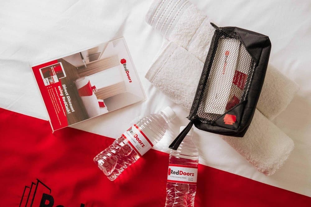 RedDoorz @ Ruko ITC Roxy Mas