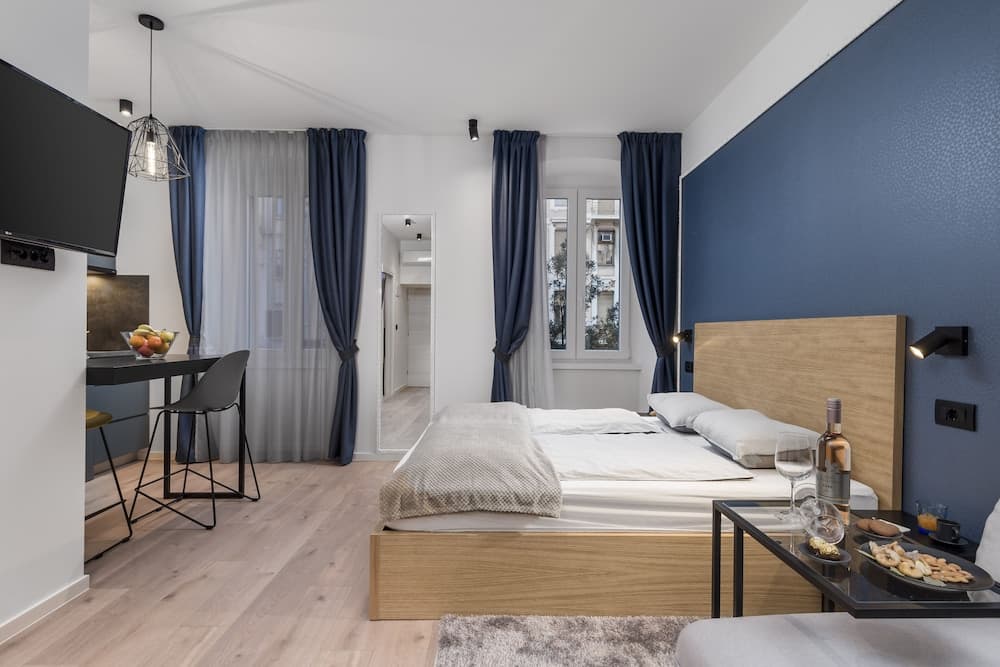 Deluxe Apartments & Rooms In the Center