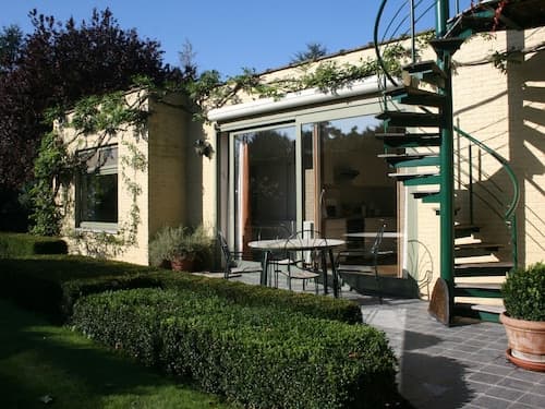 House in Zingem Near Hiking Trails