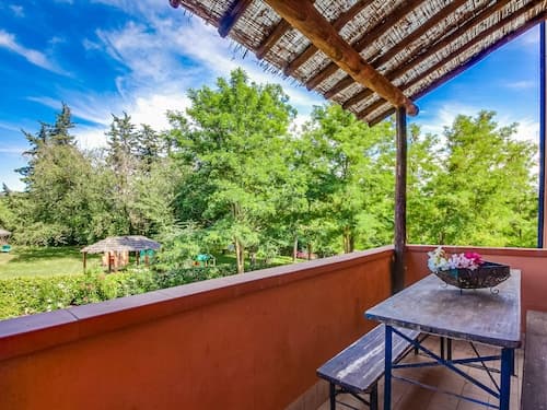 Farmhouse in Montescudaio with Shared Pool near Sea & Park