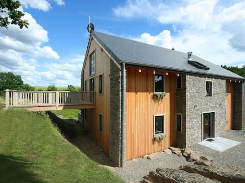 Luxurious Villa in Nadrin Belgium with Sauna & Hot Tub