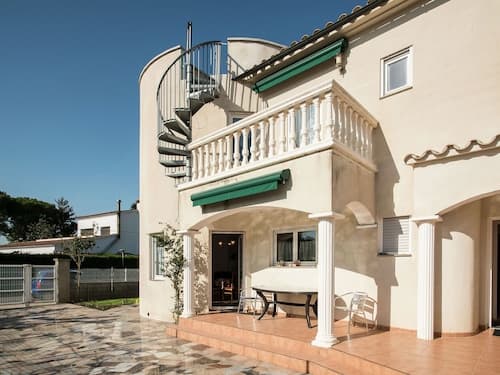 Holiday Home With Private Pool in Sant Pere Pescador