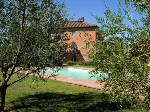 Villa in Cortona With Pool & Garden