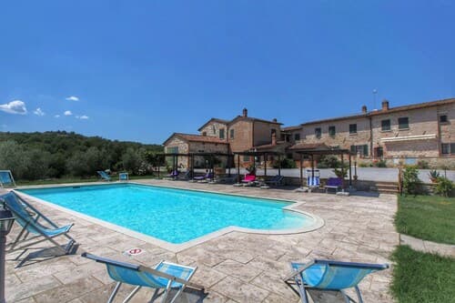 Farmhouse in Asciano With Pool & BBQ