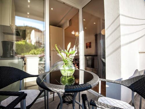 Luxury Apartment With Private Balcony in Quiet Area
