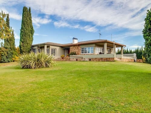Deluxe Villa in Urbanització Bon Relax near Beach