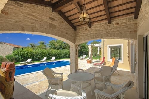 Peaceful Villa in Sveti Lovrec With Swimming Pool