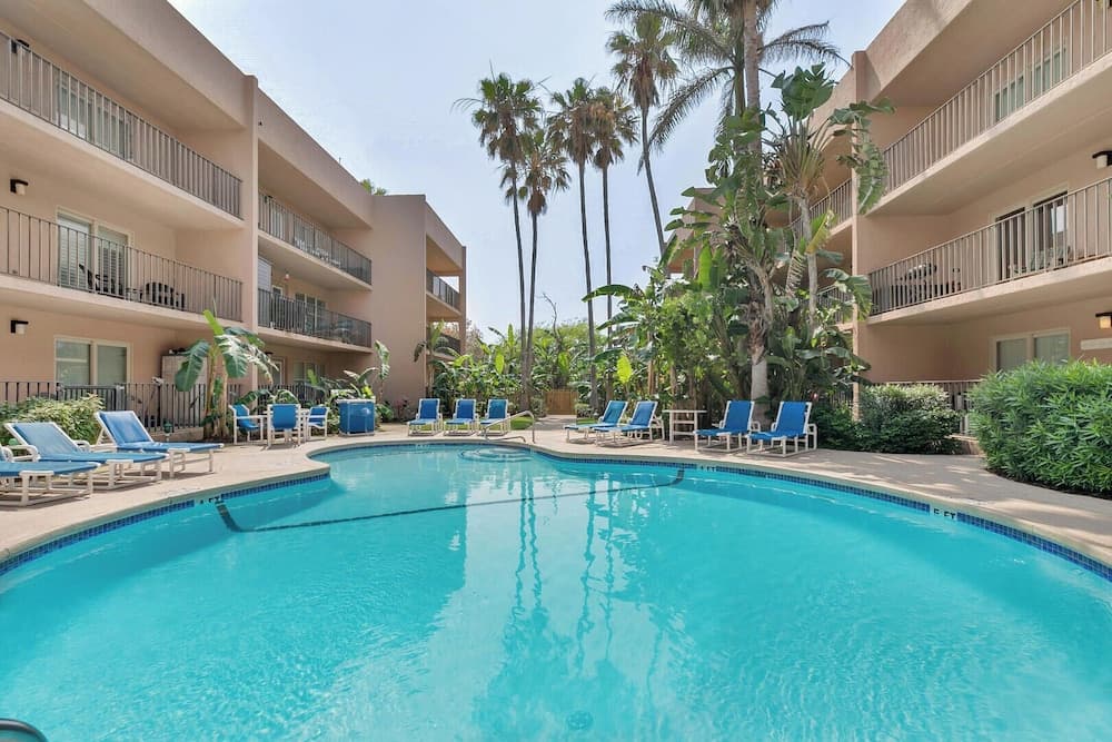 Beachfront Convenience w/o the Beachfront Price!