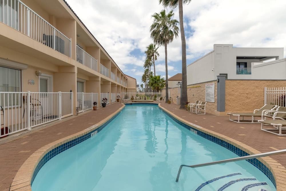 2-story Condo Next to Beach w/ Ocean Views!