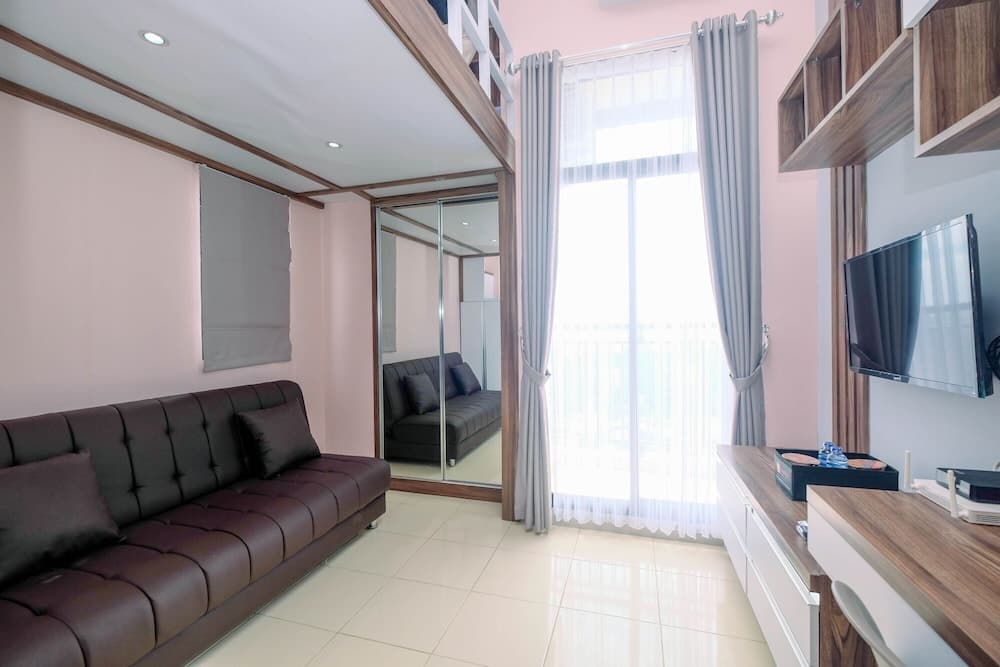Minimalist and Comfy Studio Dave Apartment By Travelio