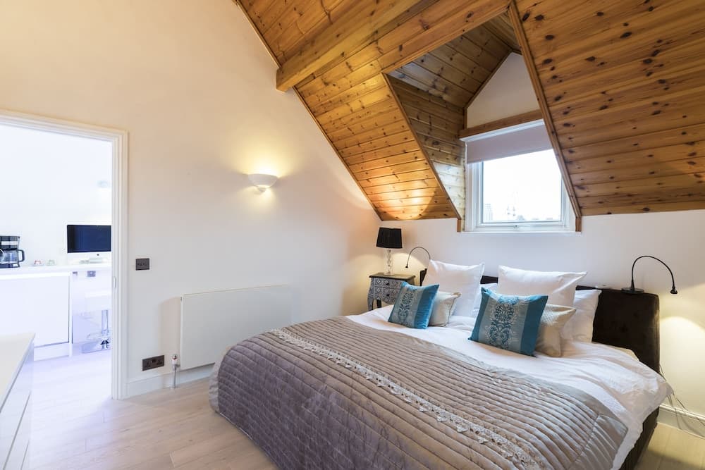 JOIVY Dazzling 2BR flat near by East Putney station