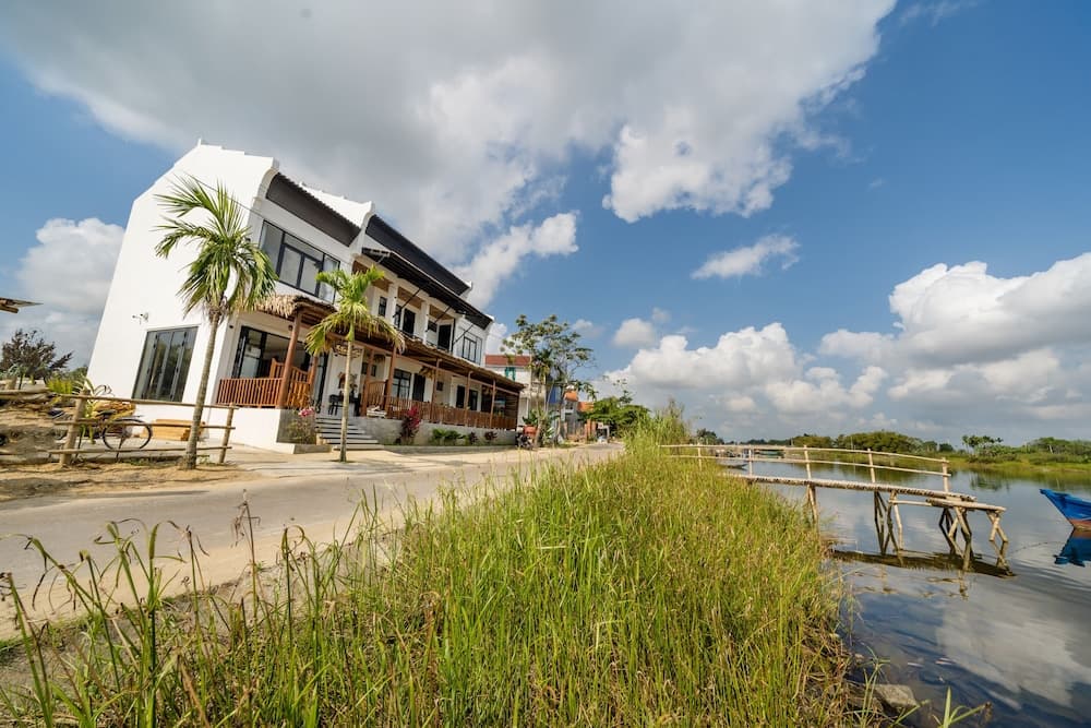 Boat House Riverside Homestay
