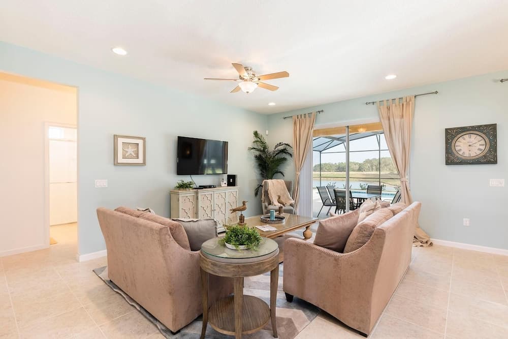 6132bod - Non Renting 9/1/22 Solterra Gated Resort