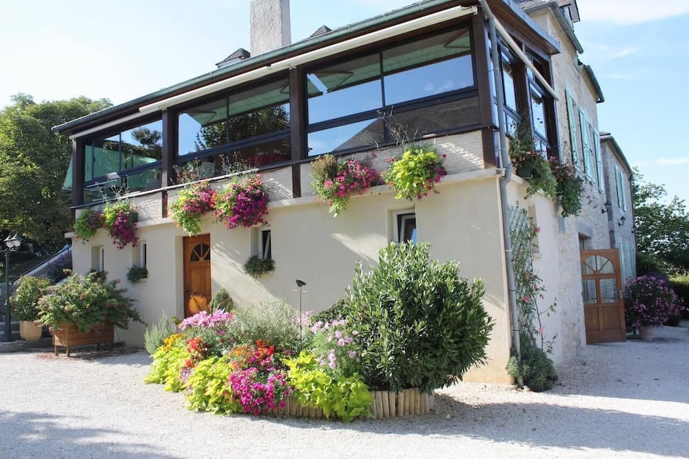 Konaklama yerinin ön cephesi