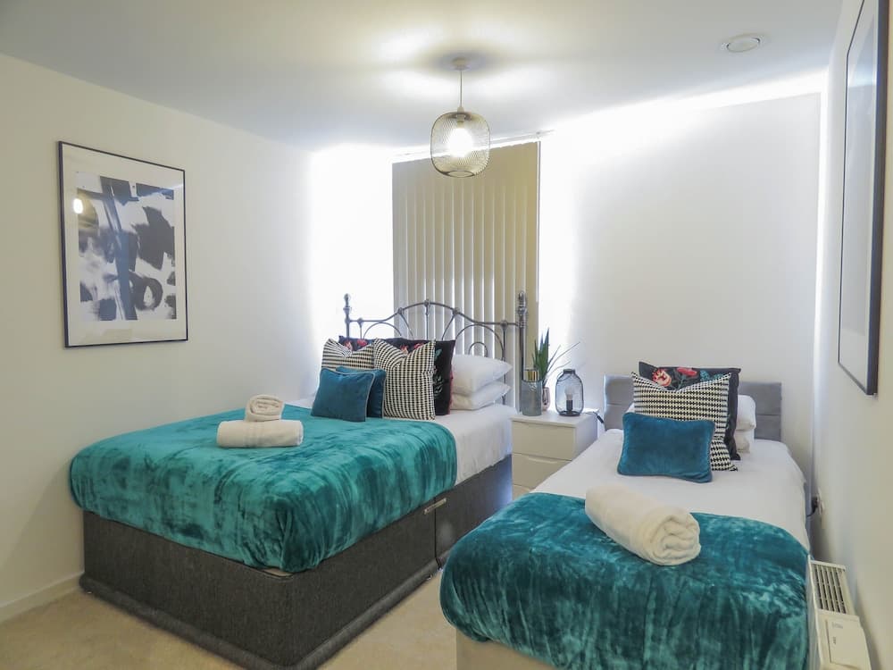 Tudors eSuites Apartment with 4 Beds