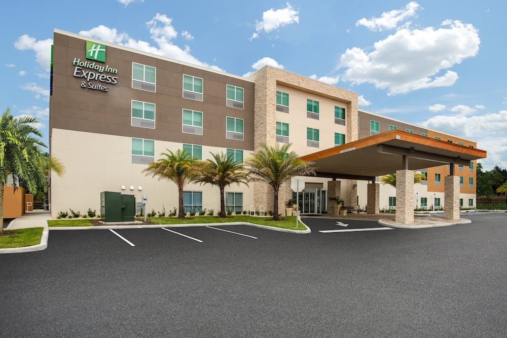 Holiday Inn Express And Suites Deland South by IHG