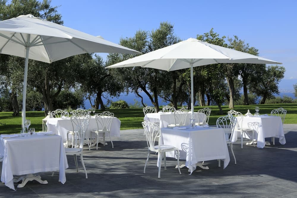 Açık havada yemek servisi