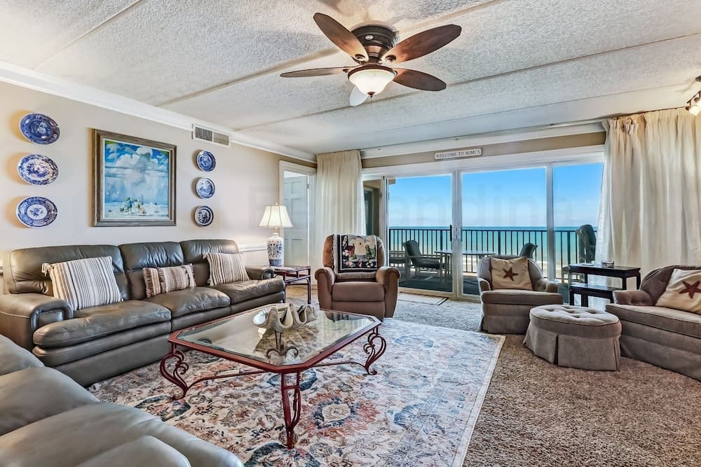 Redecorated Foreshore Condo with Spacious Balcony by RedAwning