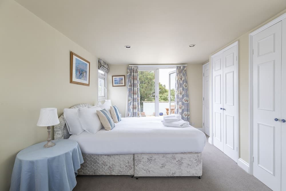 JOIVY Charming 3 bed house with a rooftop terrace