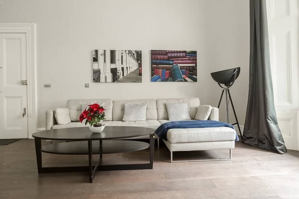 Modern 1BR Period Property in Kensington