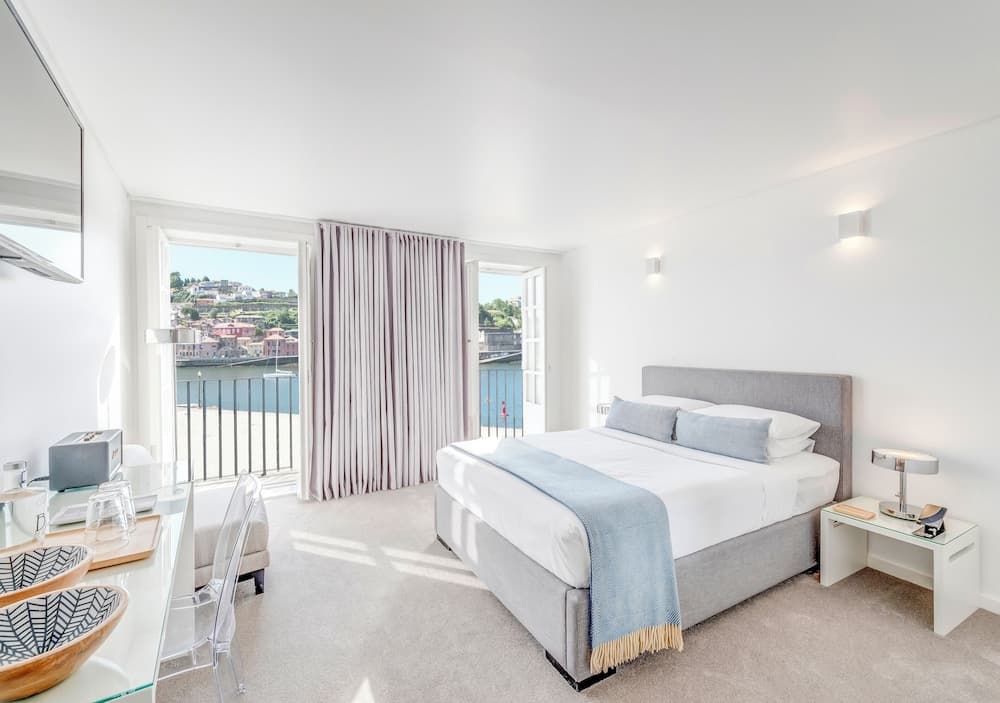 Miragaia Riverside Suites.