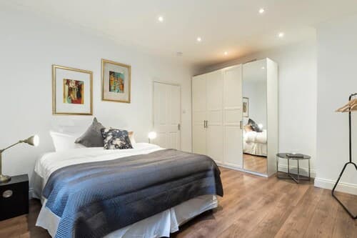 Bright and Modern 2 Bedroom Apartment in Earl's Court
