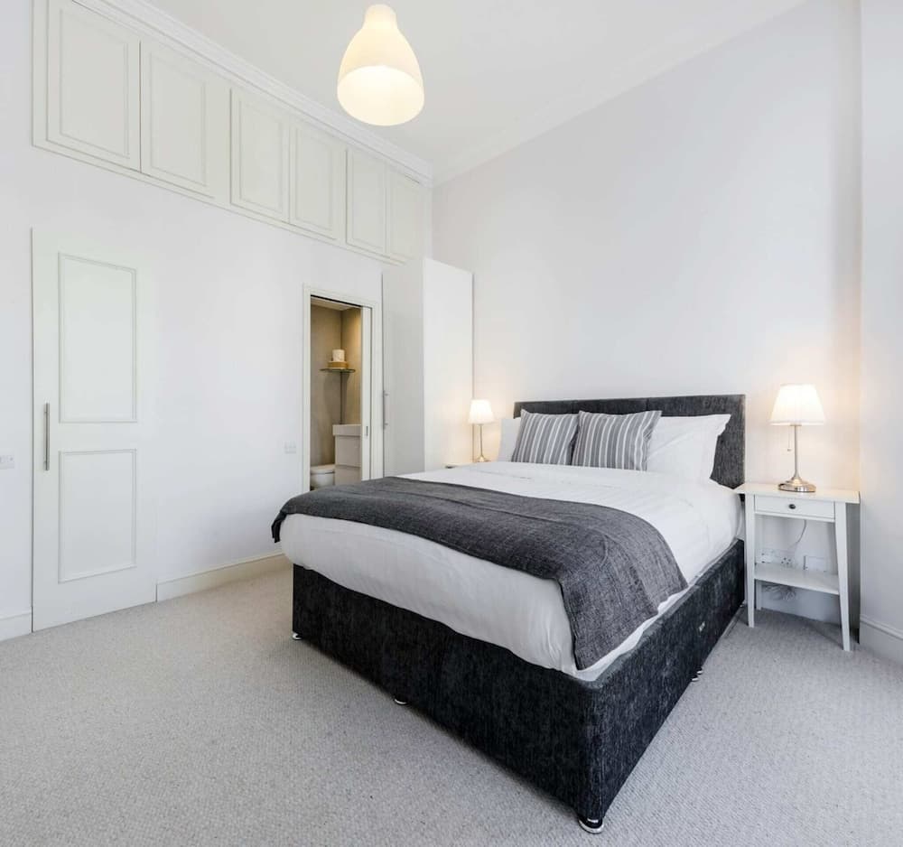 Elegant Earl's Court 2 bed 2 Bath Near Tube