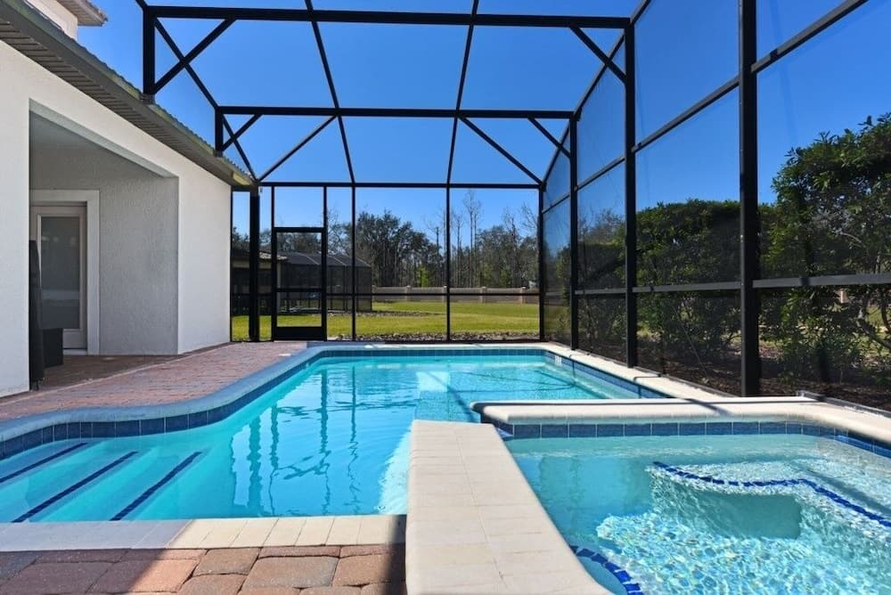 Champions Gate Near Disney Privacy In Back! 6 Bedroom Home by RedAwning