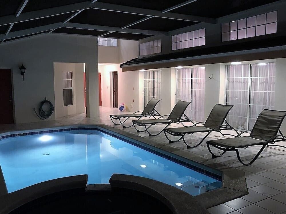 Sunset 4 Bedroom Villa by RedAwning