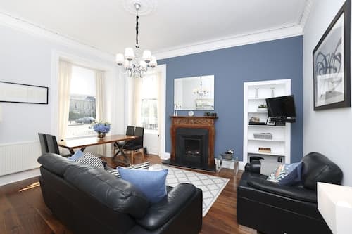 JOIVY Stunning Ground-floor 2bedrm New Town Apt