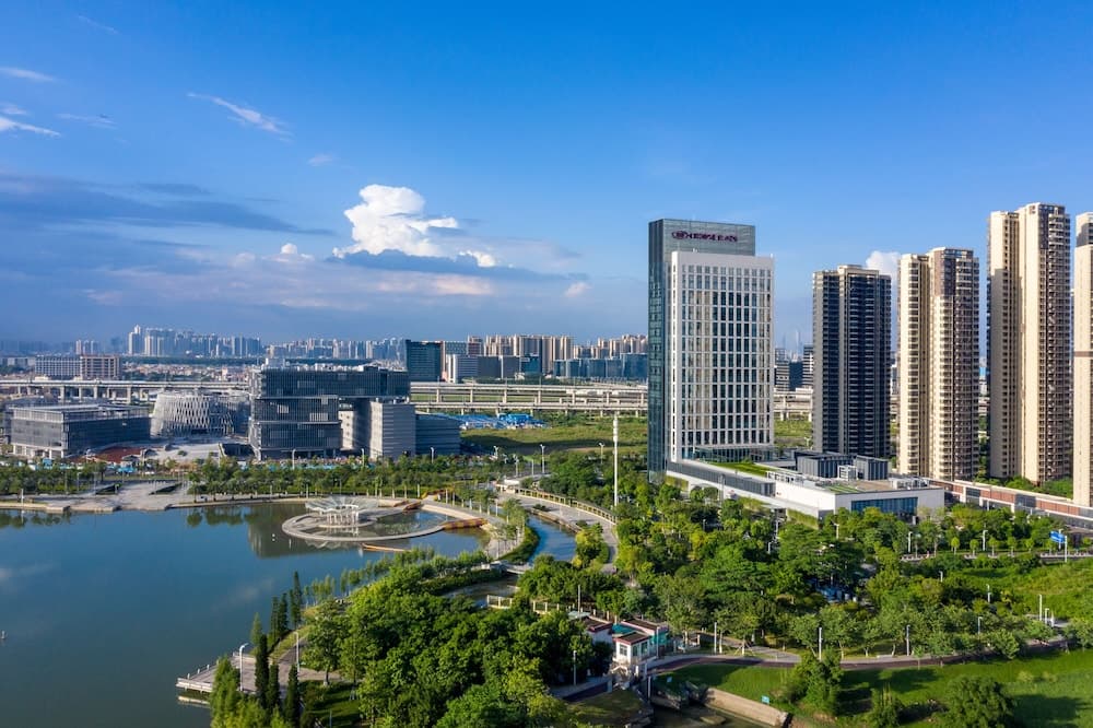 Crowne Plaza Foshan Nanhai-an IHG Hotel-Guangzhou South Railway Station Free Shuttle Bus