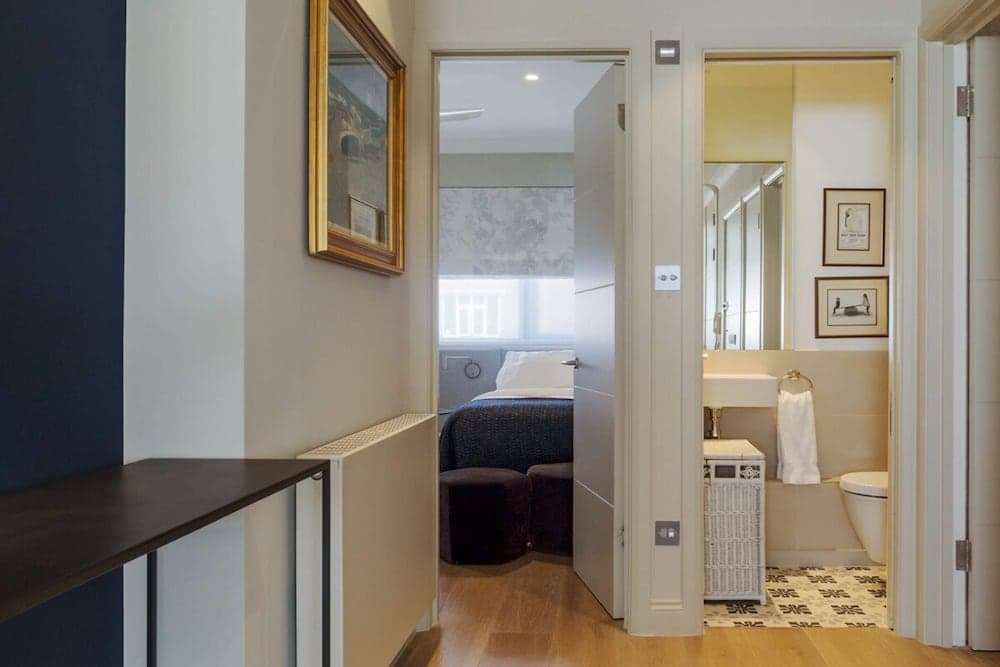 Beautiful 2 Bed 2 Bath Flat in South Kensington