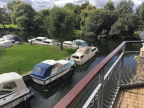 St Neots Riverfront 3-bed House With Balcony