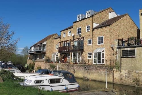 St Neots Riverfront 2-bed Ground-floor Apartment