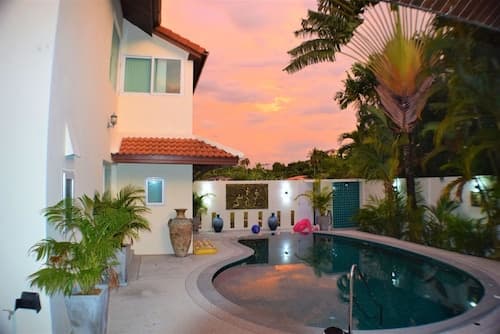 Very Large Villa Suitable for a Large Group up to 10 People or Even 2 Families